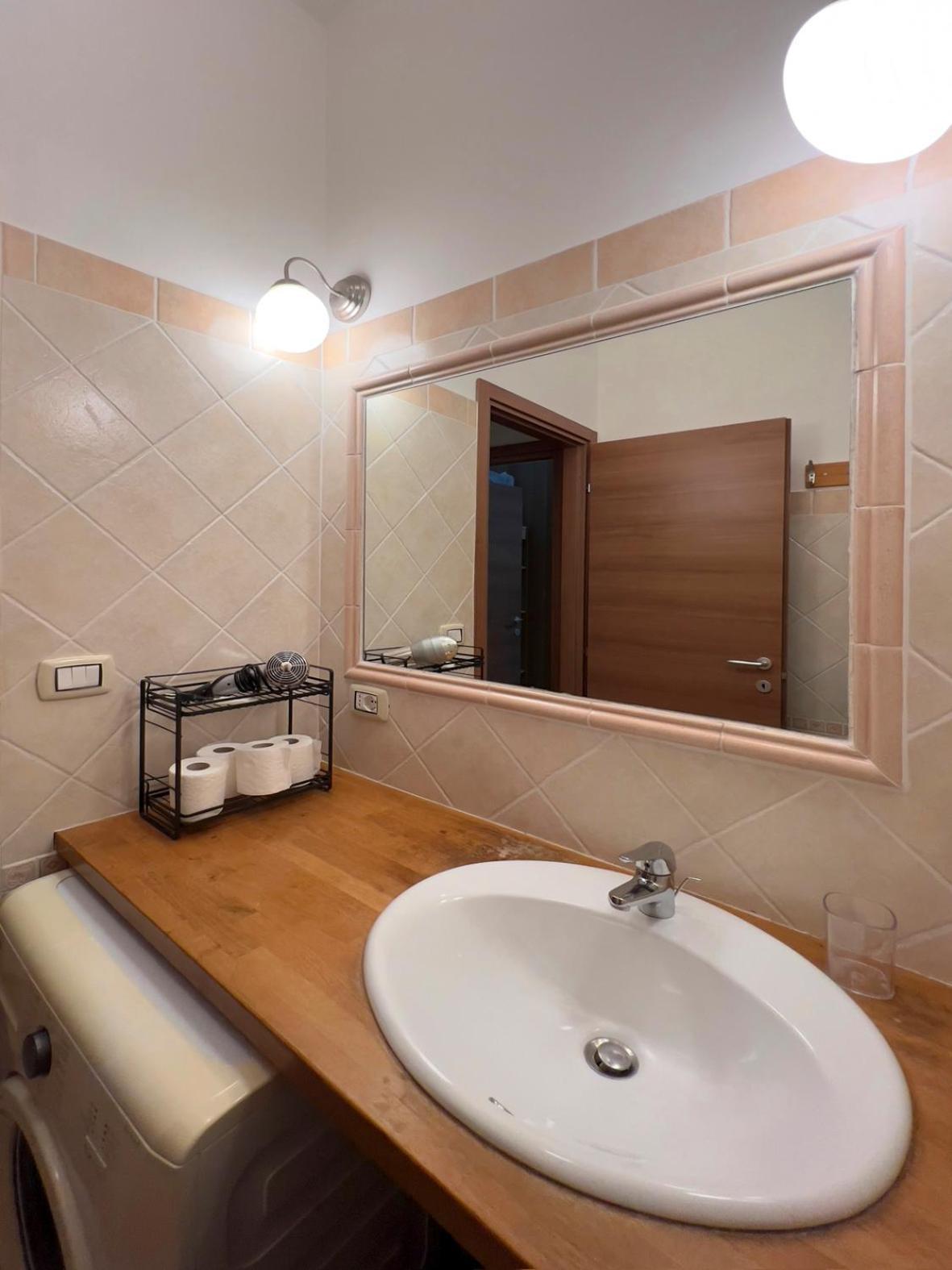 Spacious Apartment Near St Peter'S Church Рим Екстер'єр фото