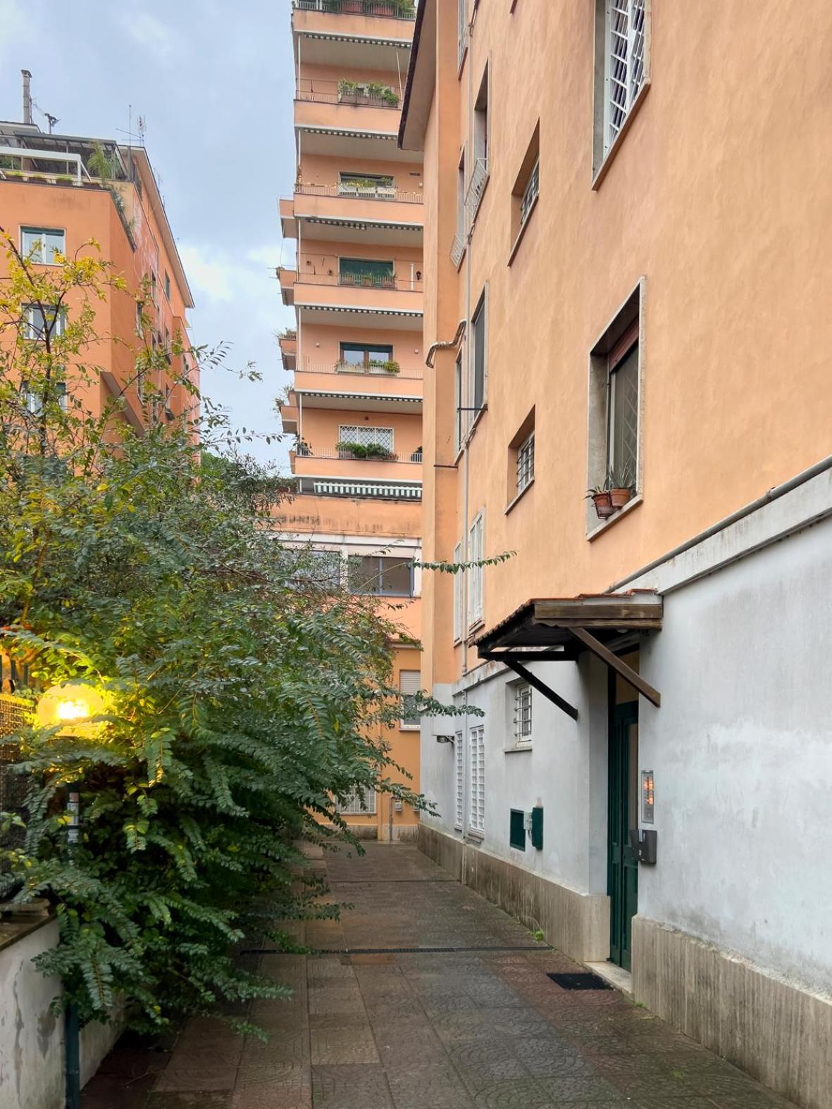 Spacious Apartment Near St Peter'S Church Рим Екстер'єр фото